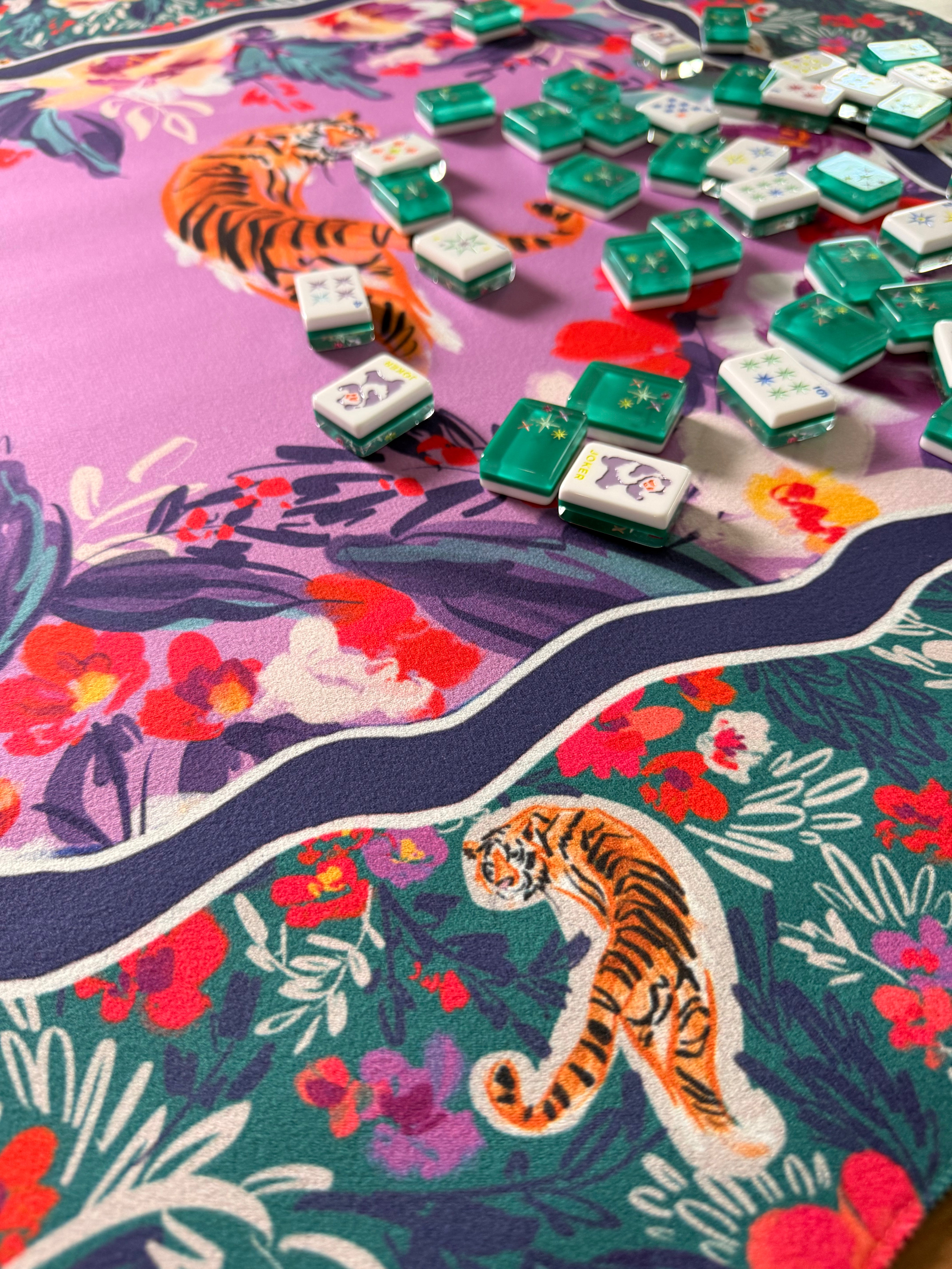 Regal Bloom Scalloped-Edge Mahjong Mat (Non-Neoprene)