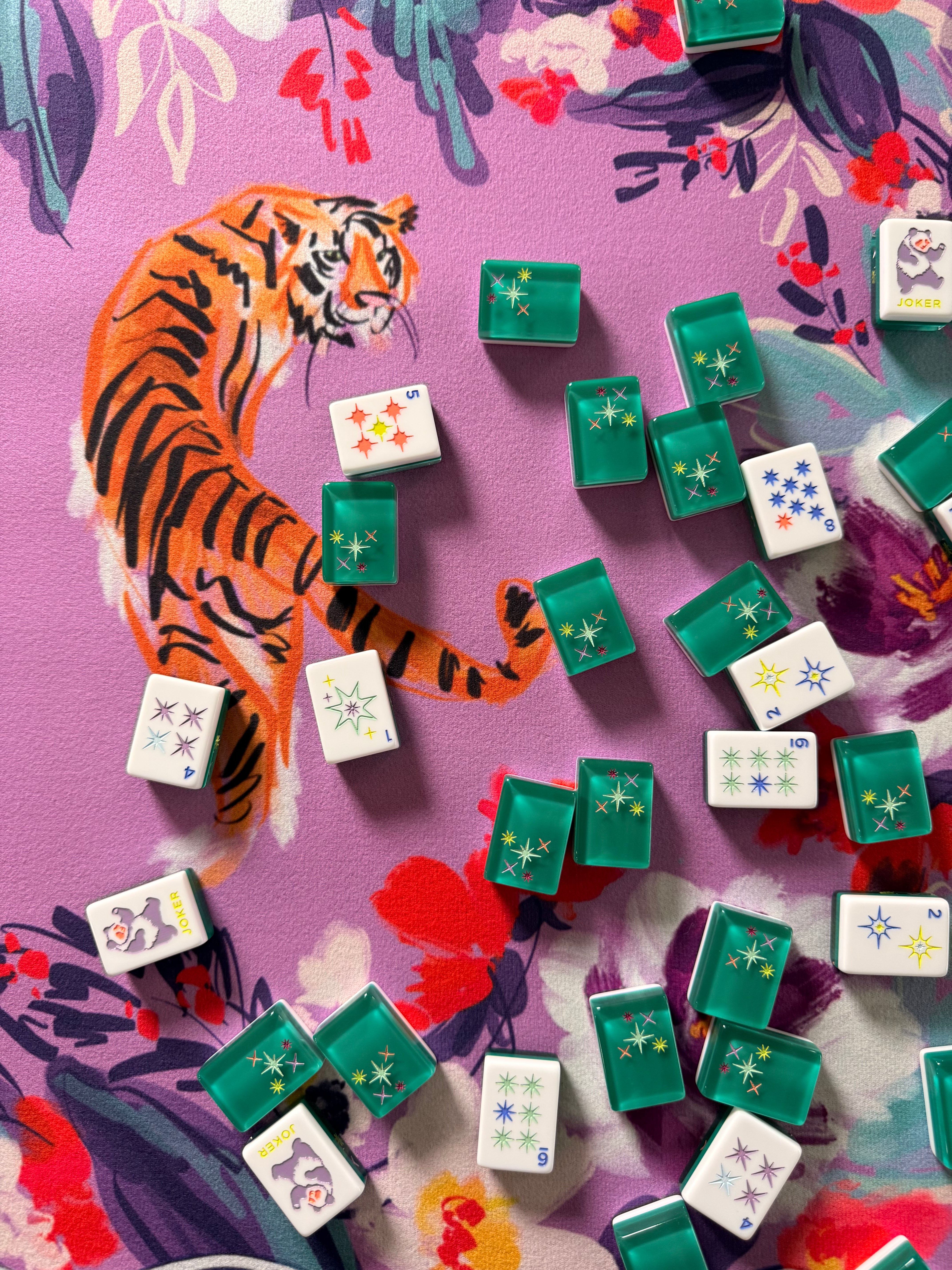 Regal Bloom Scalloped-Edge Mahjong Mat (Non-Neoprene)