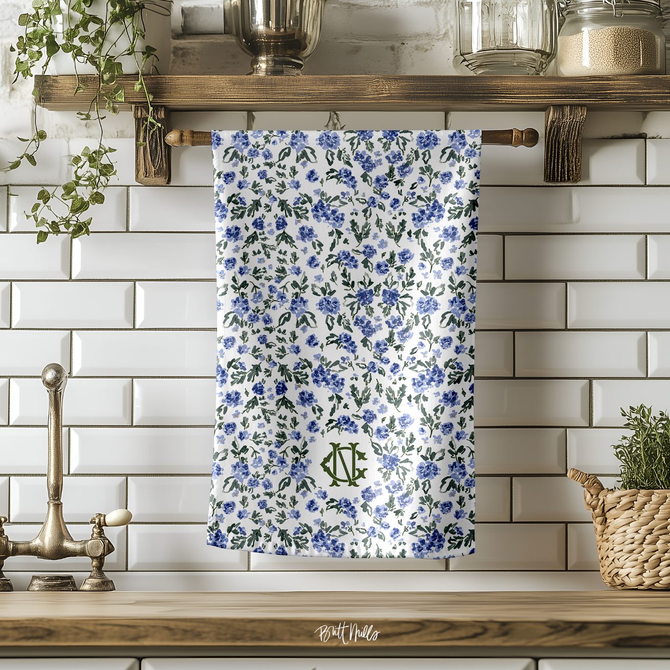 English Countryside Monogrammed Hostess Towel (Single)