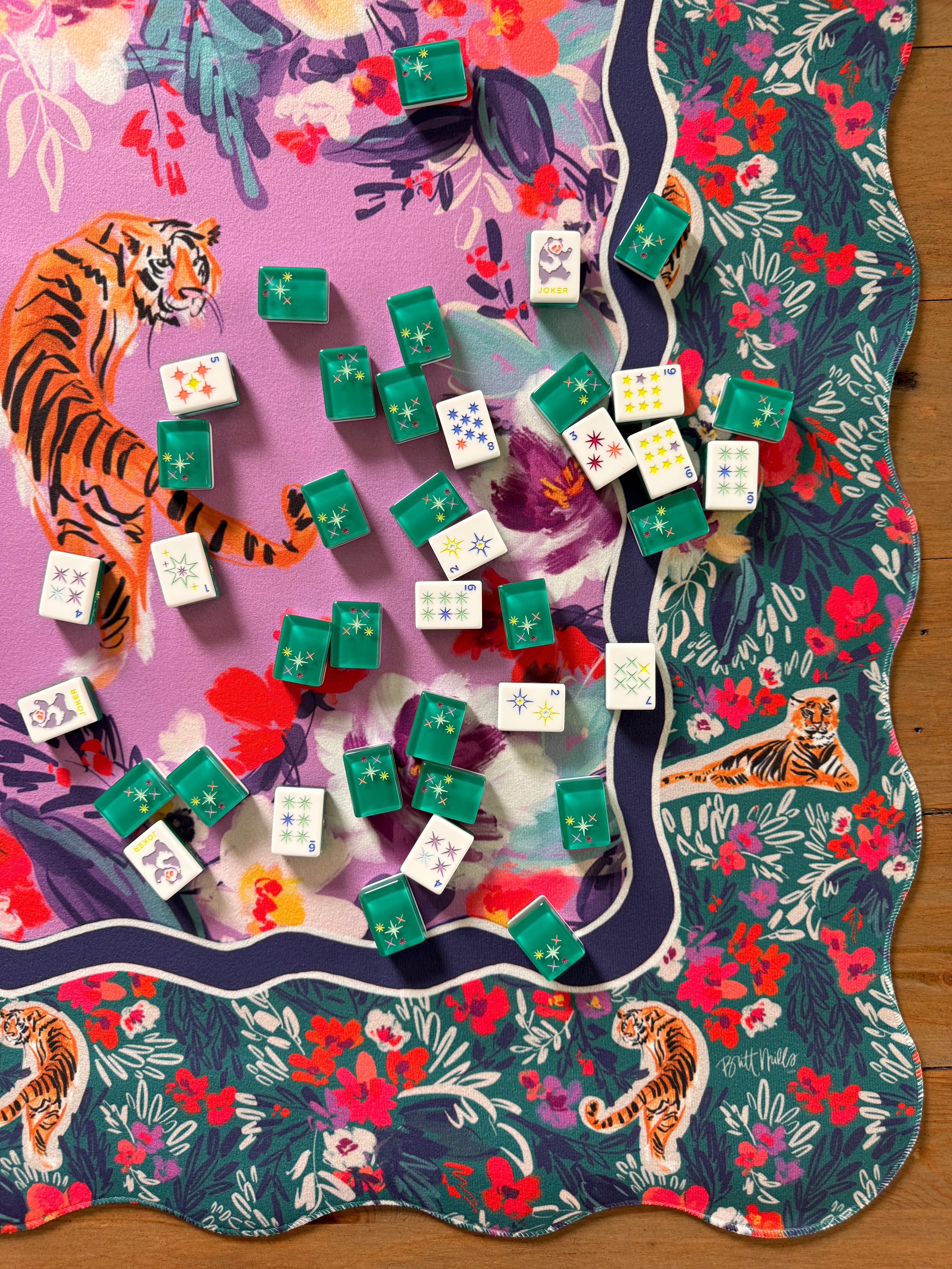 Regal Bloom Scalloped-Edge Mahjong Mat (Non-Neoprene)